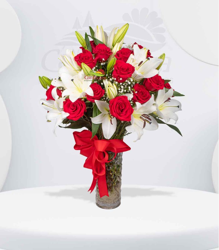 Florero lilium y rosas